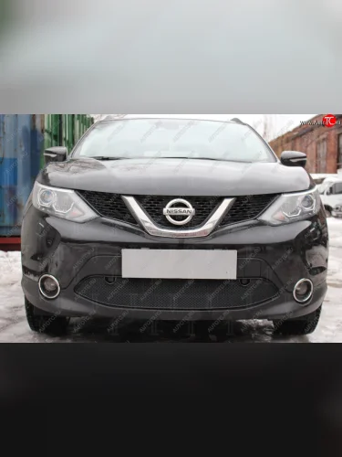 Защитная сетка в бампер (низ, с парктроником, ячейка 4х10 мм) Стрелка11 Премиум (Чёрная) Nissan Qashqai 2 J11 дорестайлинг (2013-2019)