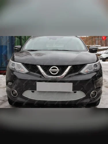 Защитная сетка в бампер (низ, с парктроником, ячейка 4х10 мм) Стрелка11 Премиум (Хром) Nissan Qashqai 2 J11 дорестайлинг (2013-2019)