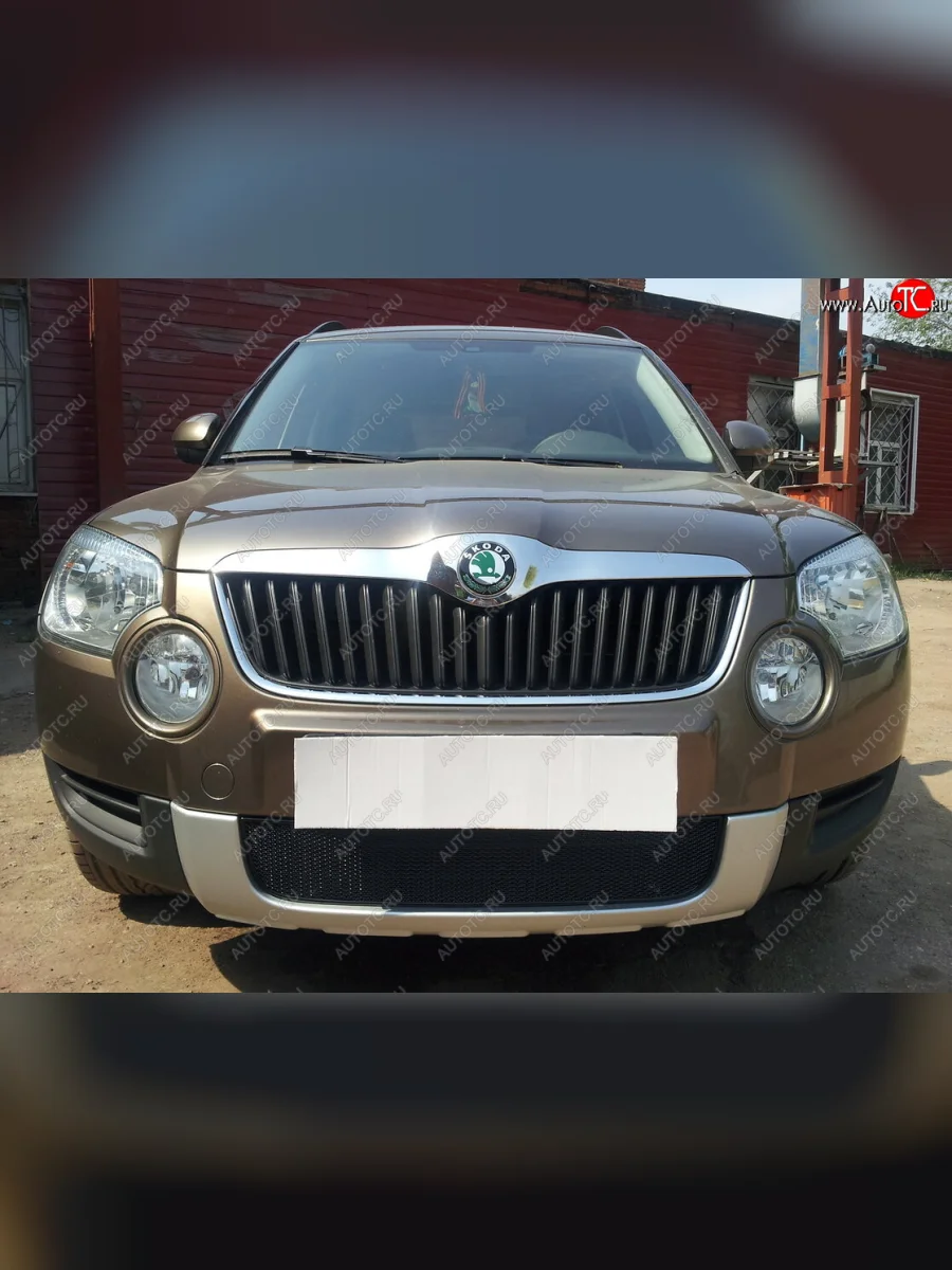 Защитная сетка в бампер (низ, ячейка 4х10 мм) Стрелка11 Премиум Skoda Yeti (2009-2013) (Чёрная)  в Керчи Республика Крым