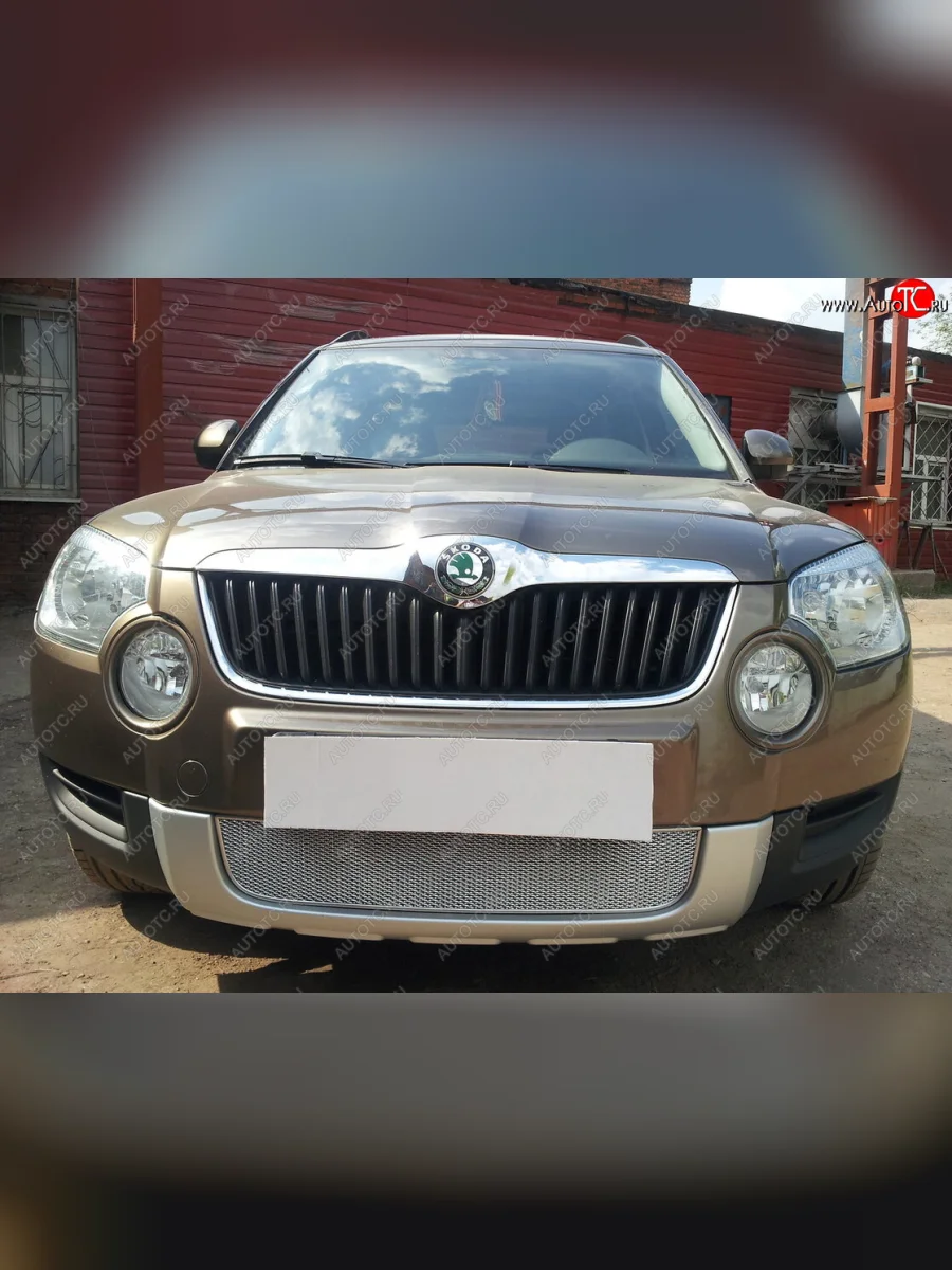 Защитная сетка в бампер (низ, ячейка 4х10 мм) Стрелка11 Премиум Skoda Yeti (2009-2013) (Хром)  в Керчи Республика Крым