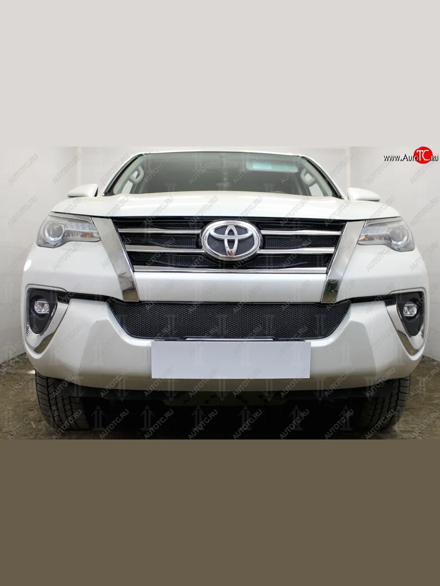 Защитная сетка в бампер (низ, ячейка 4х10 мм) Стрелка11 Премиум Toyota Fortuner AN160 дорестайлинг (2015-2020) (Чёрная)  в Самаре Самарской области