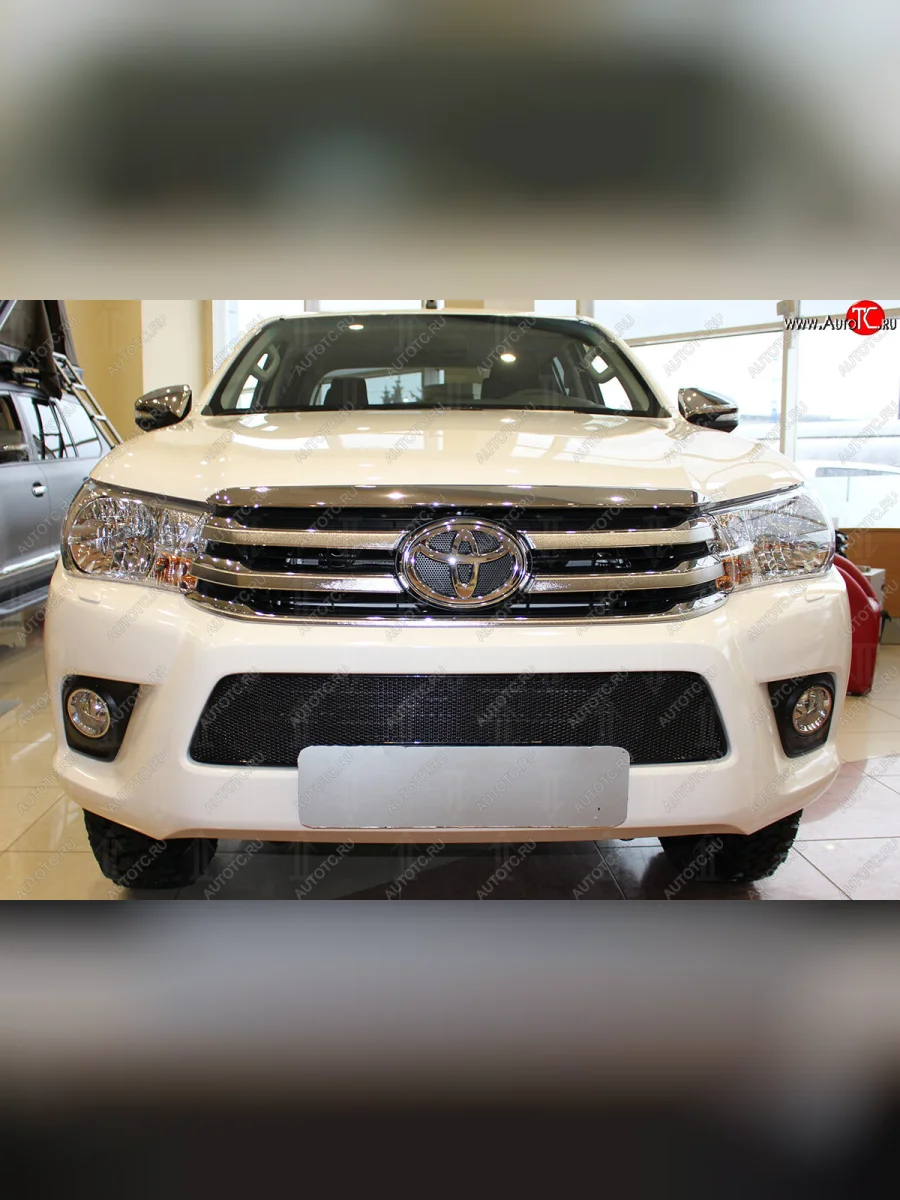 Защитная сетка в бампер (низ, ячейка 4х10 мм) Стрелка11 Премиум Toyota Hilux AN120 дорестайлинг (2016-2020) (Чёрная)  в Воронеже Воронежской области
