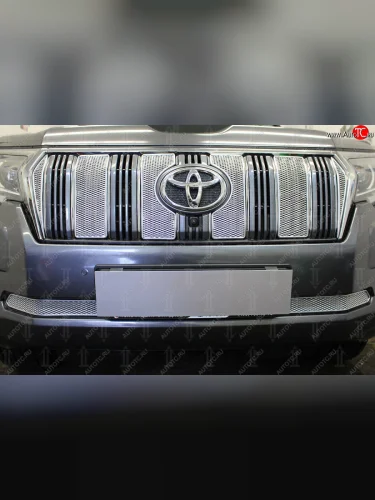Защитная сетка в бампер (низ, ячейка 4х10 мм) Стрелка11 Премиум (Хром) Toyota Land Cruiser Prado J150 3-ий рестайлинг (2020-2025)