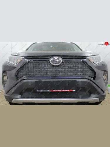 Защитная сетка в бампер (верх, с парктроником и камерой, ячейка 4х10 мм) Стрелка11 Премиум (Чёрная) Toyota RAV4 XA50 5 дв. дорестайлинг (2018-2025)