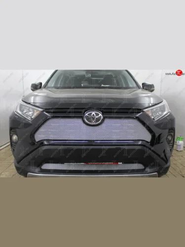 Защитная сетка в бампер (низ, ячейка 4х10 мм) Стрелка11 Премиум (Хром) Toyota RAV4 XA50 5 дв. дорестайлинг (2018-2025)