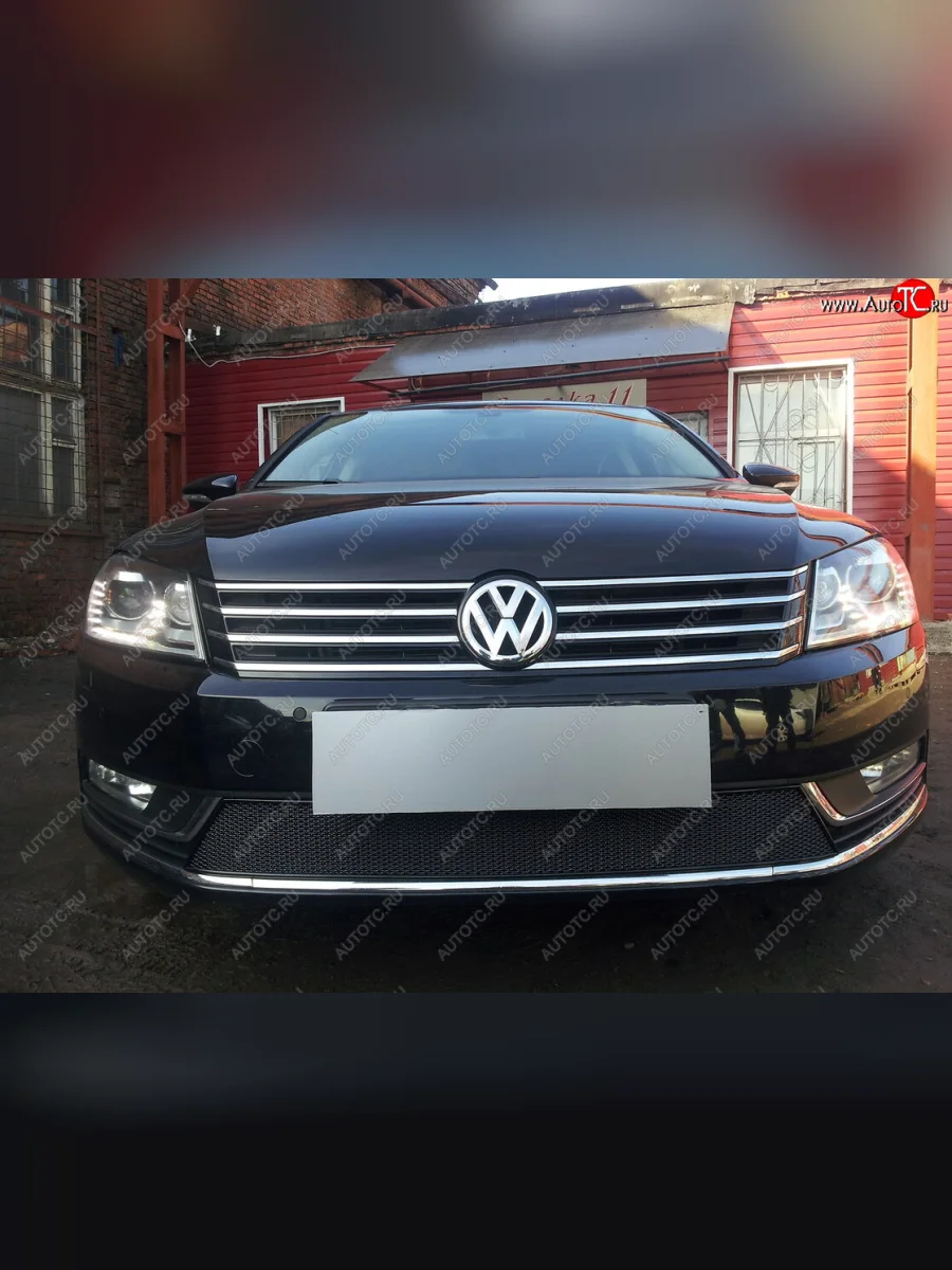 Защитная сетка в бампер (низ, ячейка 4х10 мм) Стрелка11 Премиум Volkswagen Passat B7 универсал (2010-2015) (Чёрная)  в Самаре Самарской области