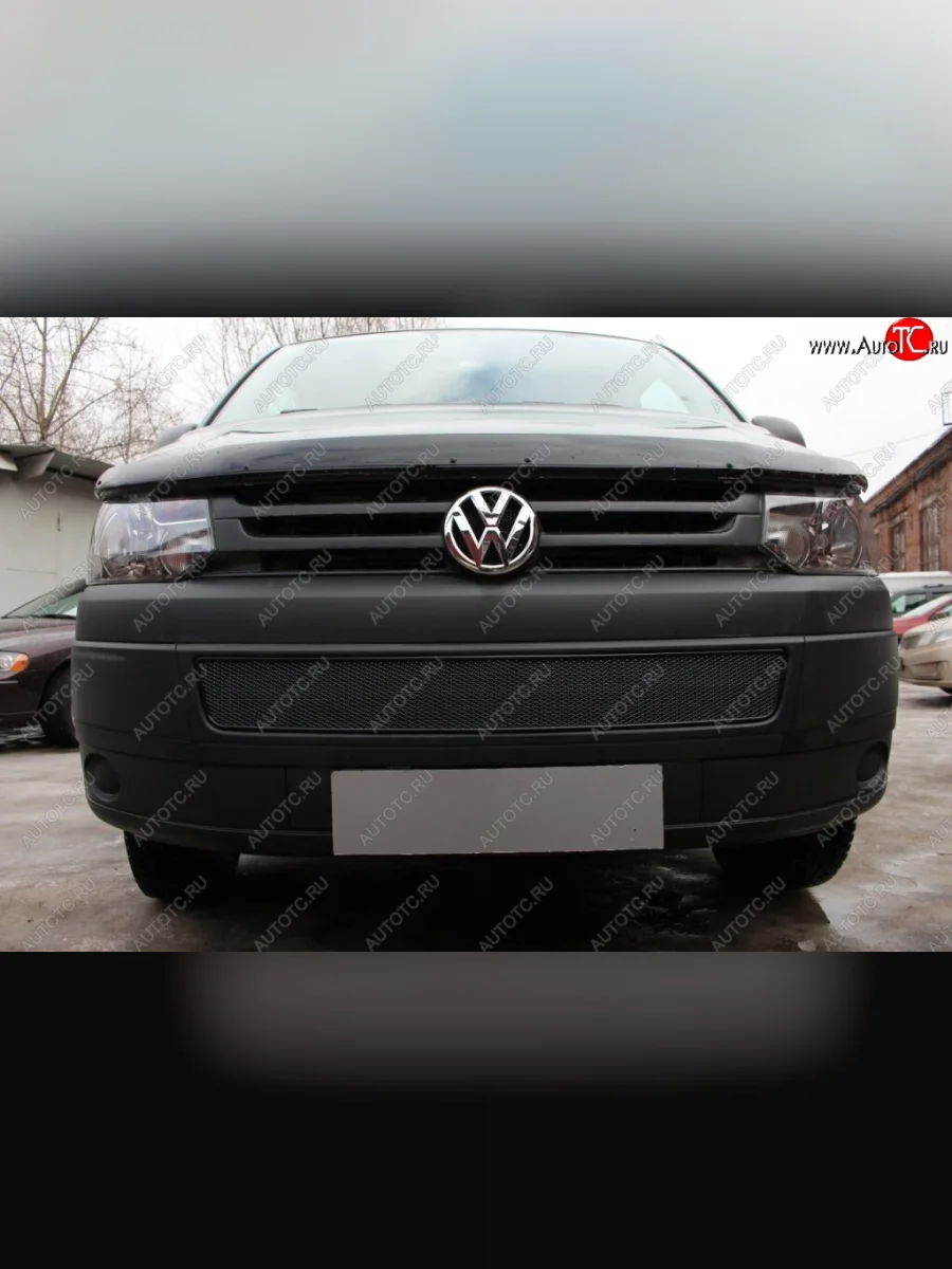 Защитная сетка в бампер (низ, ячейка 4х10 мм) Стрелка11 Премиум Volkswagen Caravelle T5 рестайлинг (2009-2015) (Чёрная)  с доставкой в г. Керчь