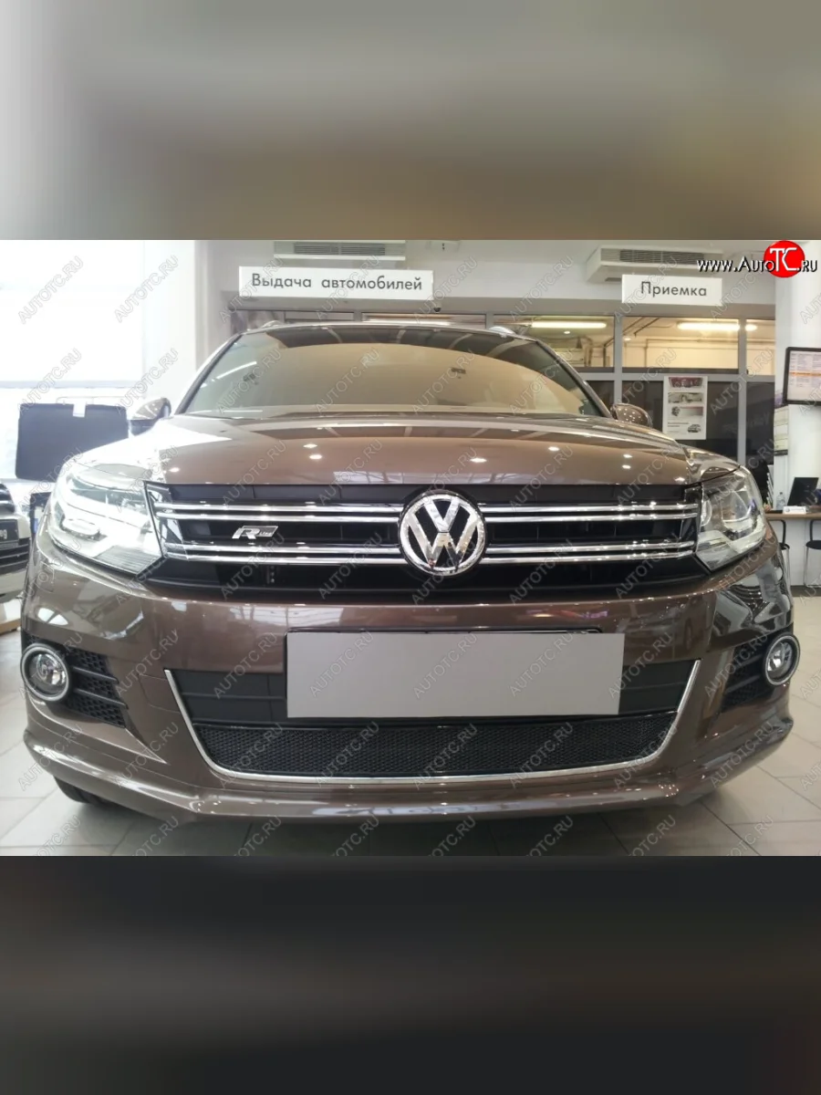 Защитная сетка в бампер (низ, ячейка 4х10 мм) Стрелка11 Премиум Volkswagen Tiguan NF рестайлинг (2011-2017) (Чёрная)  в Самаре Самарской области
