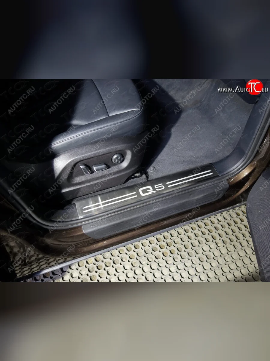 Накладки на пластиковые порожки салона (нержавейка, 4 шт.) ТСС Тюнинг Audi Q5 8R дорестайлинг (2008-2012) (лист шлифованный надпись Q5)  в Самаре Самарской области