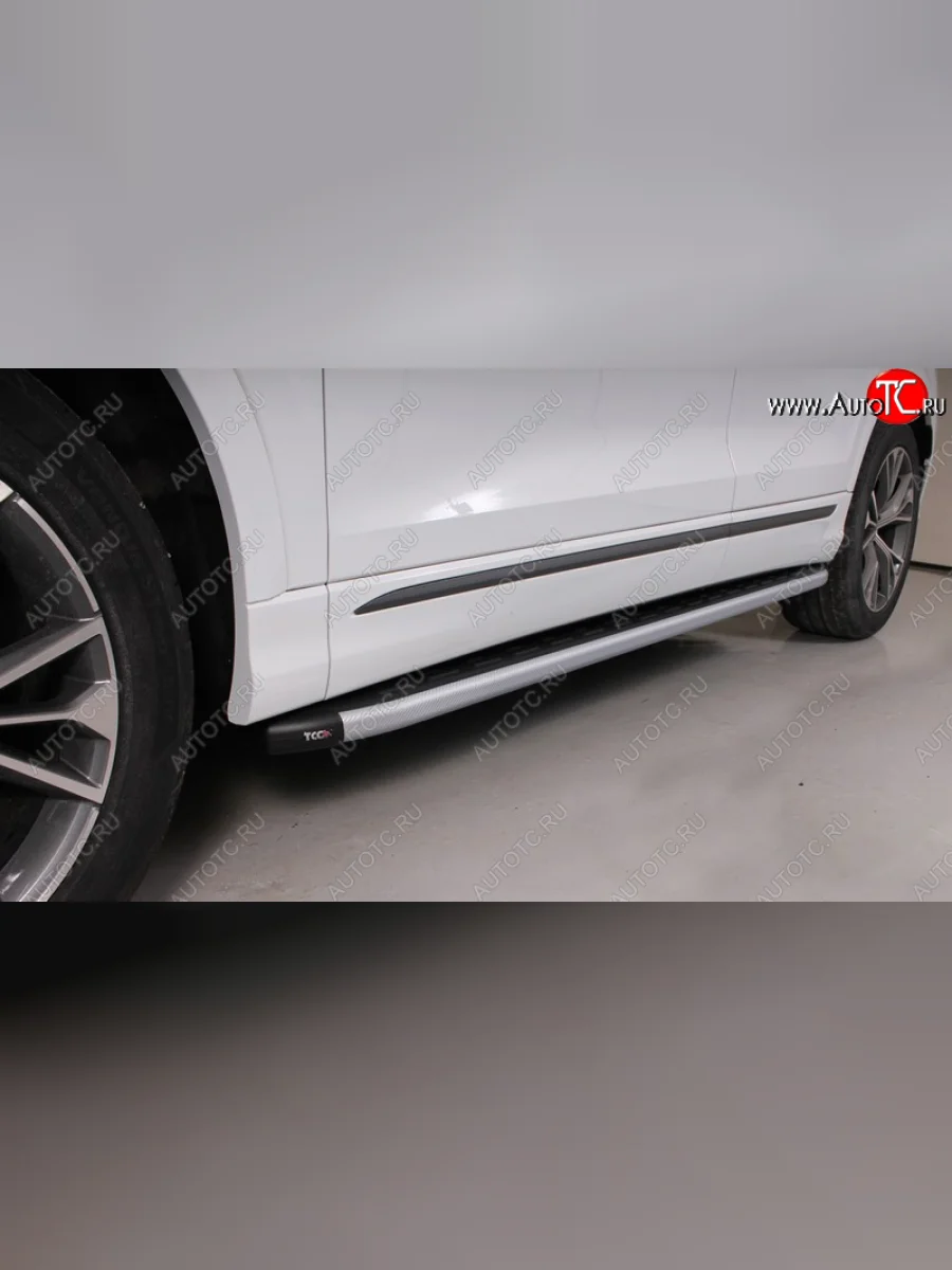 Пороги алюминиевые с пластиковой накладкой ТСС Тюнинг Audi Q8 4MN (2018-2022) (карбон серебро)  в Керчи Республика Крым