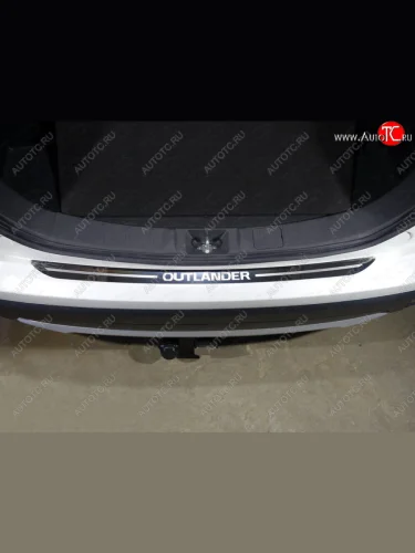 Накладка на задний бампер ТСС Тюнинг (лист зеркальный надпись OUTLANDER) Mitsubishi Outlander GF 2-ой рестайлинг (2015-2018)