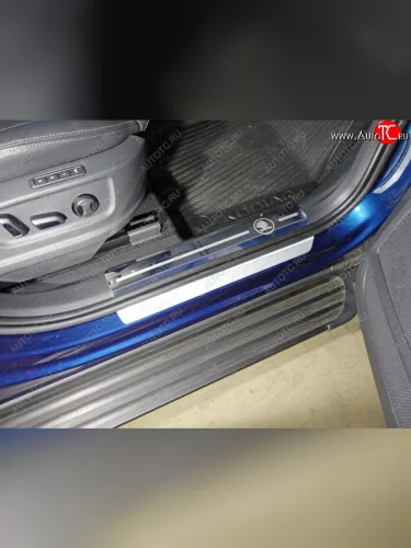 Накладки на пластиковые пороги (передние) ТСС Тюнинг (лист зеркальный логотип Skoda) Skoda Kodiaq 1 NS7 дорестайлинг (2017-2021)