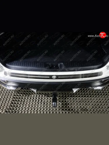 Накладка на задний бампер ТСС Тюнинг (лист шлифованный логотип Toyota) Toyota Highlander XU50 рестайлинг (2016-2020)