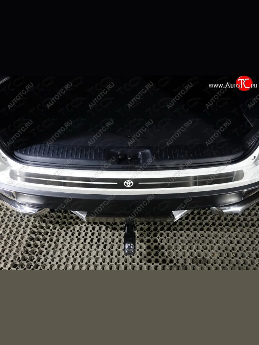 Накладка на задний бампер ТСС Тюнинг Toyota Highlander XU50 рестайлинг (2016-2020) (лист шлифованный логотип Toyota)  с доставкой в г. Керчь