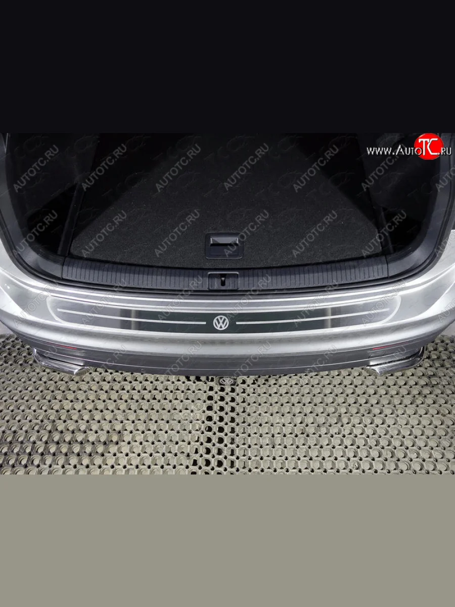 Накладка на задний бампер ТСС Тюнинг Volkswagen Tiguan Mk2 дорестайлинг (2016-2020) (лист шлифованный логотип VW)  в Самаре Самарской области