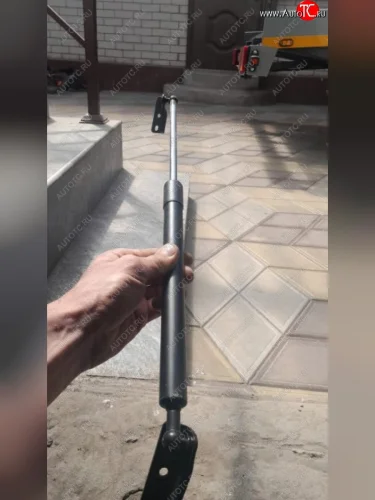 Упор багажника (левый) SAT INFINITI FX35  S50 - FX45  S50