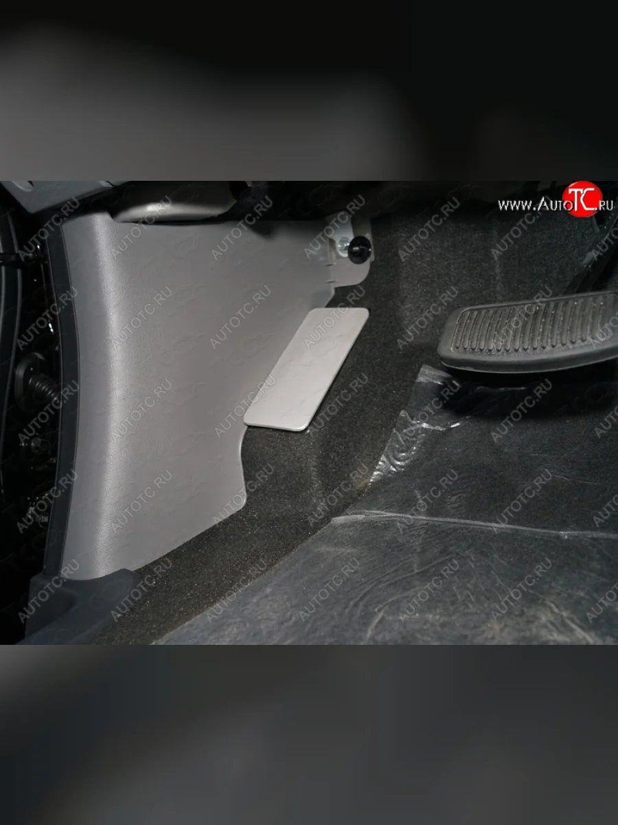 Накладка площадки левой ноги, ТСС Тюнинг Hyundai Starex/Grand Starex/H1 TQ 2-ой рестайлинг (2017-2022) (лист алюминий 4мм)  с доставкой в г. Керчь