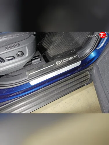Накладки на пластиковые пороги, ТСС Тюнинг (лист шлифованный надпись Skoda) Skoda Kodiaq 1 NS7 дорестайлинг (2017-2021)