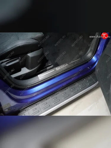 Накладки на пластиковые пороги, ТСС Тюнинг (лист шлифованный надпись Skoda) Skoda Karoq NU7 рестайлинг (2020-2025)