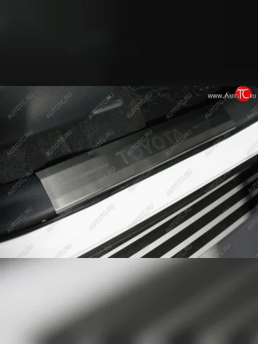 Накладки на пластиковые пороги ТСС Тюнинг (лист шлифованный надпись Toyota) Toyota RAV4 XA50 5 дв. дорестайлинг (2018-2025)
