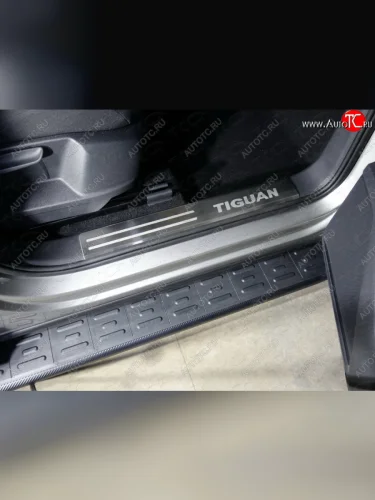 Накладки на пластиковые пороги, ТСС Тюнинг (лист шлифованный надписьTiguan) Volkswagen Tiguan Mk2 дорестайлинг (2016-2020)