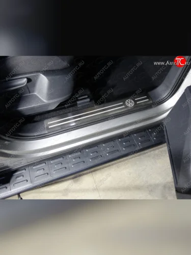 Накладки на пластиковые пороги, ТСС Тюнинг (лист шлифованный логотип VW) Volkswagen Tiguan Mk2 дорестайлинг (2016-2020)
