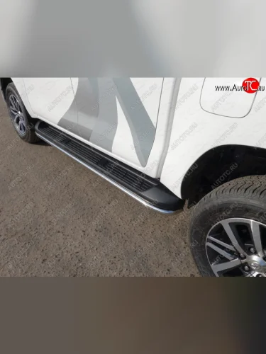 Защита порогов под подножку (нержавейка, 42,4 мм) ТСС Тюнинг Toyota Hilux AN120 дорестайлинг (2016-2020)