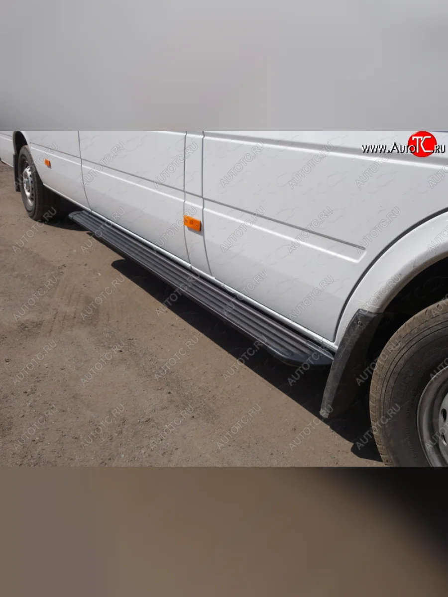 Порог алюминиевый Slim Line ТСС Тюнинг Mercedes-Benz Sprinter W906 рестайлинг (2014-2018) (черный)  в Воронеже Воронежской области