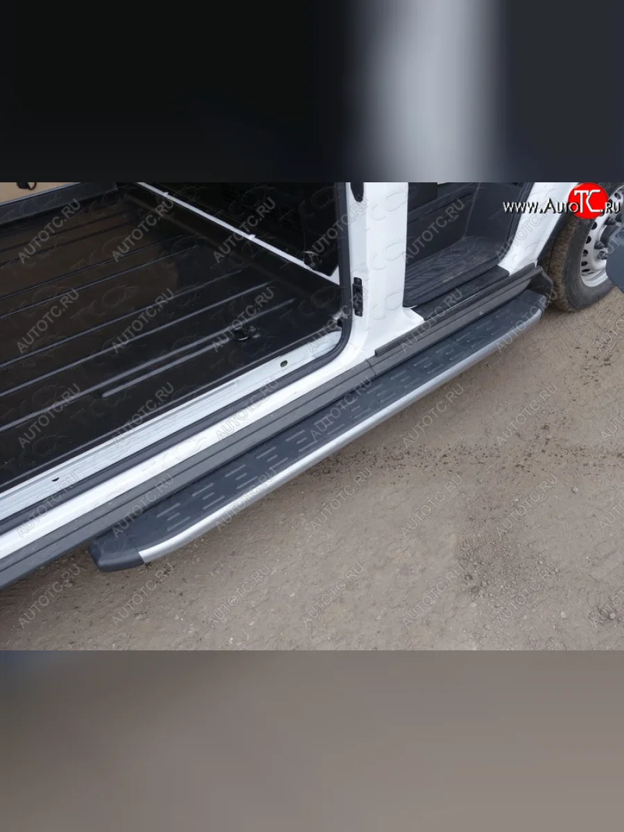 Правый порог алюминиевый с пластиковой накладкой, ТСС Тюнинг Ford Transit цельнометаллический фургон (2006-2014) (карбон серебро)  в Керчи Республика Крым