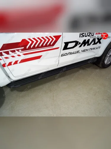Пороги алюминиевые Slim Line ТСС Тюнинг (Black) Isuzu D-Max RG DoubleCab (2020-2023)