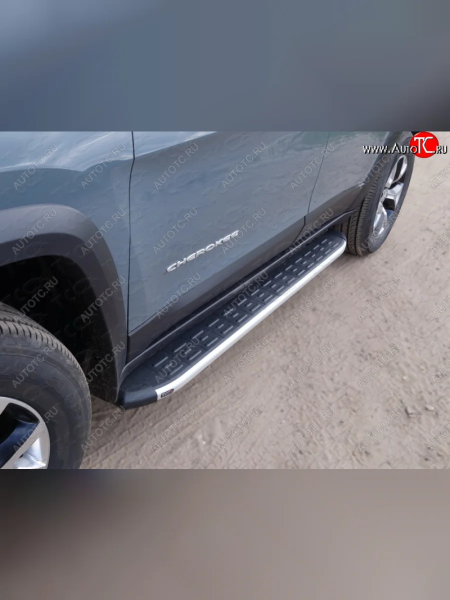 Пороги алюминиевые с пластиковой накладкой (Trailhawk) ТСС Тюнинг Jeep Cherokee KL дорестайлинг (2014-2017) (серый (алюминий))  в Самаре Самарской области