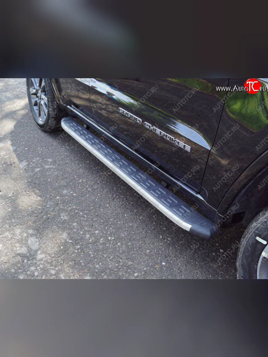 Пороги алюминиевые с пластиковой накладкой ТСС Тюнинг Jeep Grand Cherokee WK2 1-ый рестайлинг (2013-2018) (серые)  в Керчи Республика Крым