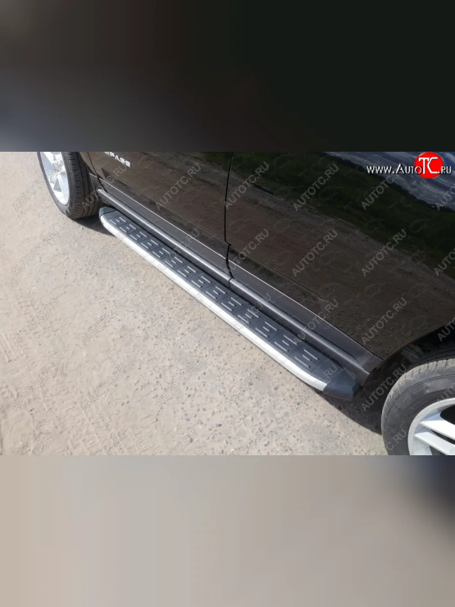 Пороги алюминиевые с пластиковой накладкой ТСС Тюнинг Jeep Compass MK рестайлинг (2011-2015) (серые)  в Керчи Республика Крым