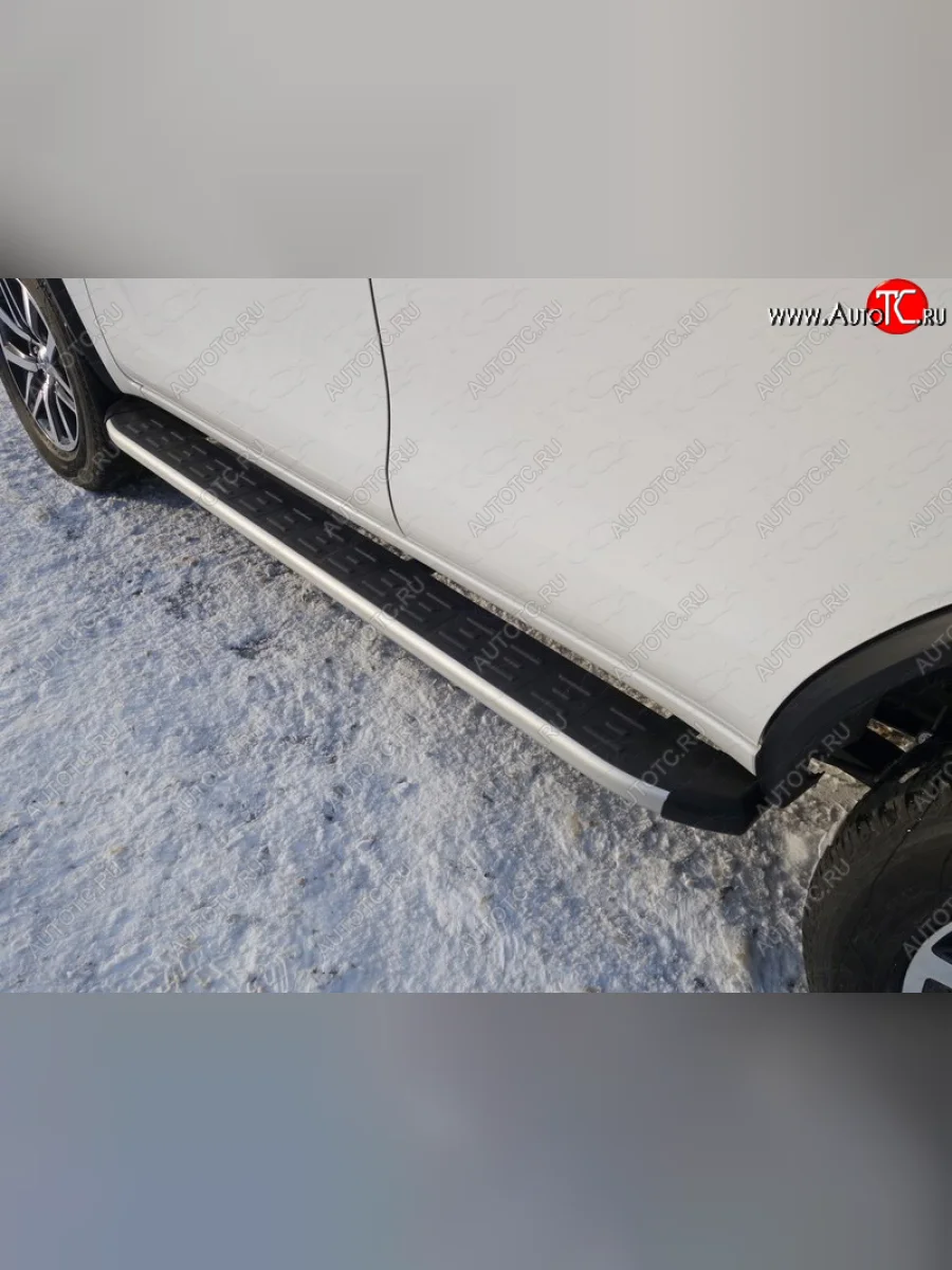 Пороги алюминиевые с пластиковой накладкой ТСС Тюнинг Toyota Fortuner AN160 дорестайлинг (2015-2020) (серые)  в Самаре Самарской области