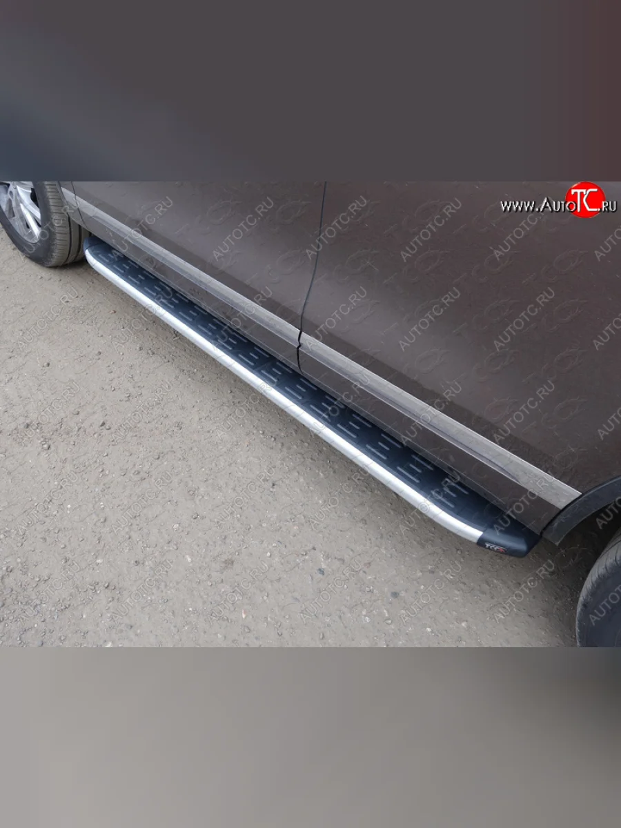 Пороги алюминиевые с пластиковой накладкой ТСС Тюнинг Volkswagen Touareg 2 NF дорестайлинг (2010-2014) (серые)  в Керчи Республика Крым