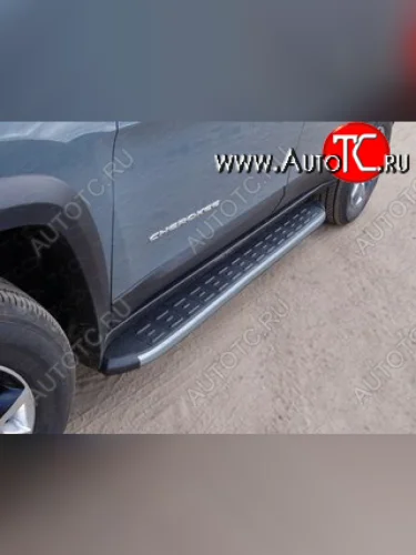 Пороги алюминиевые с пластиковой накладкой (Trailhawk) ТСС Тюнинг (карбон серебро) Jeep Cherokee KL дорестайлинг (2014-2017)