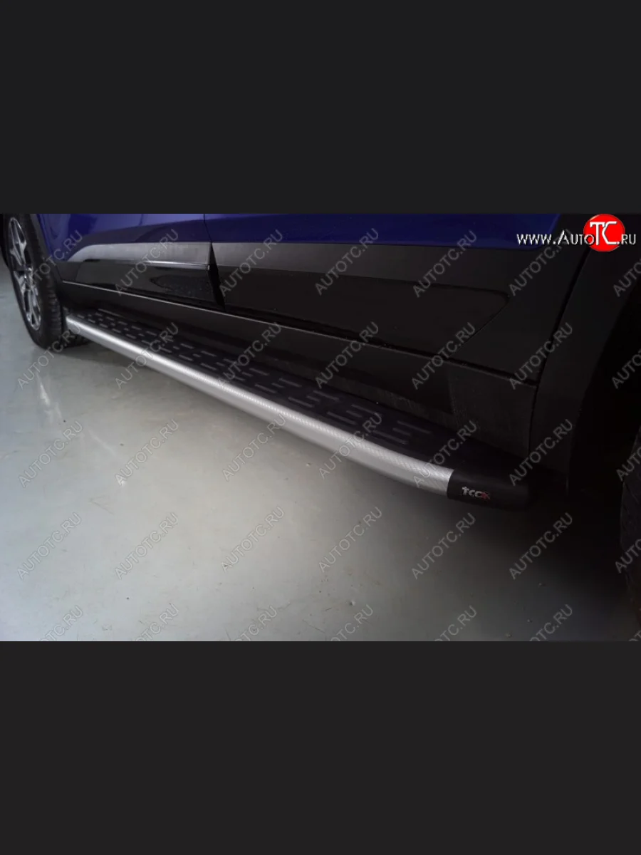 Пороги алюминиевые с пластиковой накладкой ТСС Тюнинг KIA Seltos SP2 дорестайлинг (2019-2022) (карбон серебро)  в Самаре Самарской области