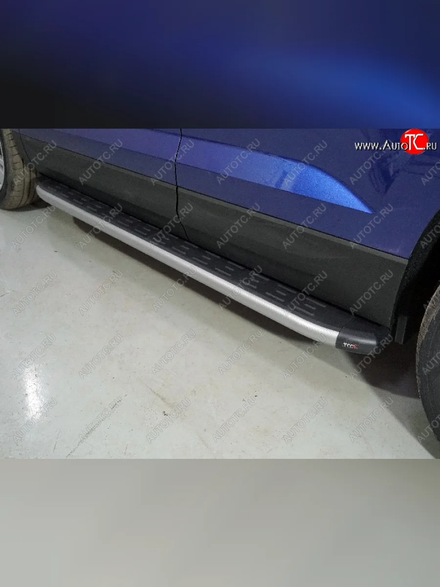 Пороги алюминиевые с пластиковой накладкой ТСС Тюнинг Skoda Karoq NU7 рестайлинг (2020-2025) (карбон серебро)  в Воронеже Воронежской области