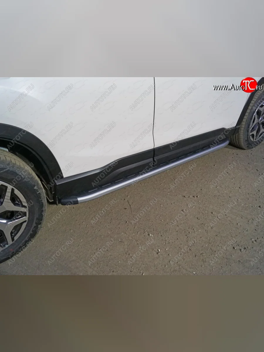 Пороги алюминиевые с пластиковой накладкой, ТСС Тюнинг Subaru Forester SK/S14 дорестайлинг (2018-2021) (карбон серебро)  в Самаре Самарской области
