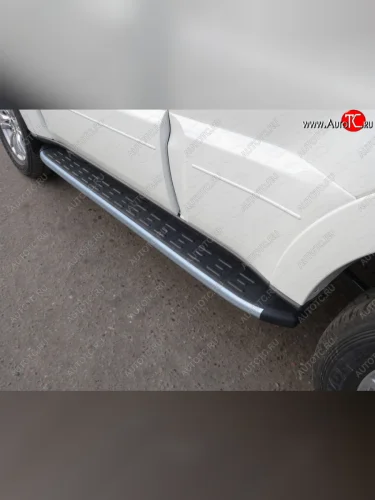 Пороги алюминиевые с пластиковой накладкой, ТСС Тюнинг (карбон серебро) Mitsubishi Pajero 4 V90 2-ой рестайлинг (2014-2020)