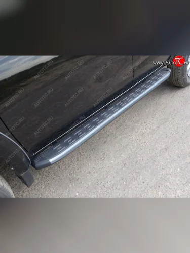 Пороги алюминиевые с пластиковой накладкой, ТСС Тюнинг (карбон серебро) Mitsubishi L200 5 KK,KL рестайлинг (2018-2022)