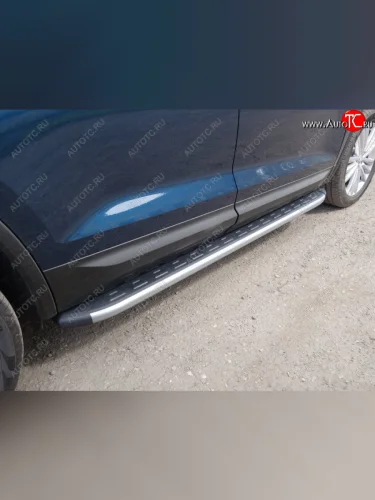 Пороги алюминиевые с пластиковой накладкой, ТСС Тюнинг (карбон серебро) Skoda Karoq NU7 дорестайлинг (2017-2021)