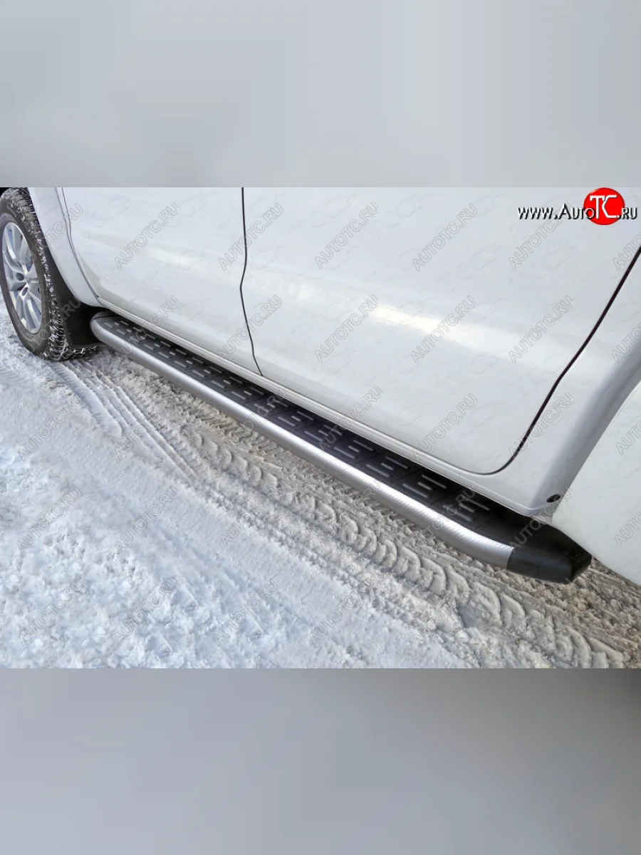 Пороги алюминиевые с пластиковой накладкой, ТСС Тюнинг Volkswagen Amarok рестайлинг (2016-2022) (карбон серебро)  в Воронеже Воронежской области