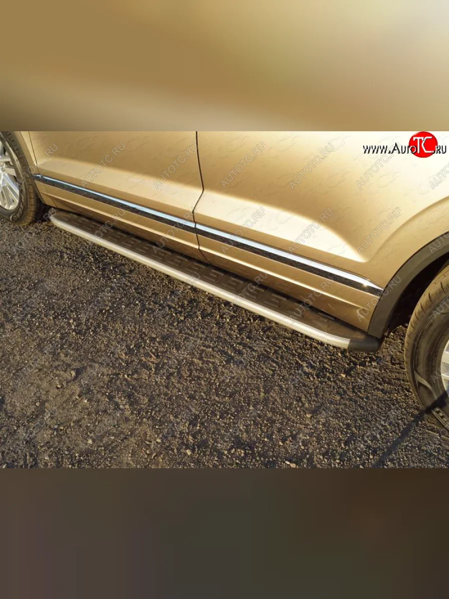 Пороги алюминиевые с пластиковой накладкой, ТСС Тюнинг Volkswagen Touareg 3 CR дорестайлинг (2018-2022) (карбон серебро)  в Воронеже Воронежской области