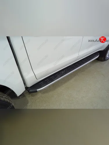 Пороги алюминиевые с пластиковой накладкой, ТСС Тюнинг (карбон серебро) JAC T6 пикап (2018-2024)