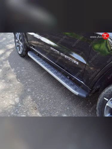 Пороги алюминиевые с пластиковой накладкой, ТСС Тюнинг (карбон серые) Jeep Grand Cherokee WK2 2-ой рестайлинг (2017-2022)