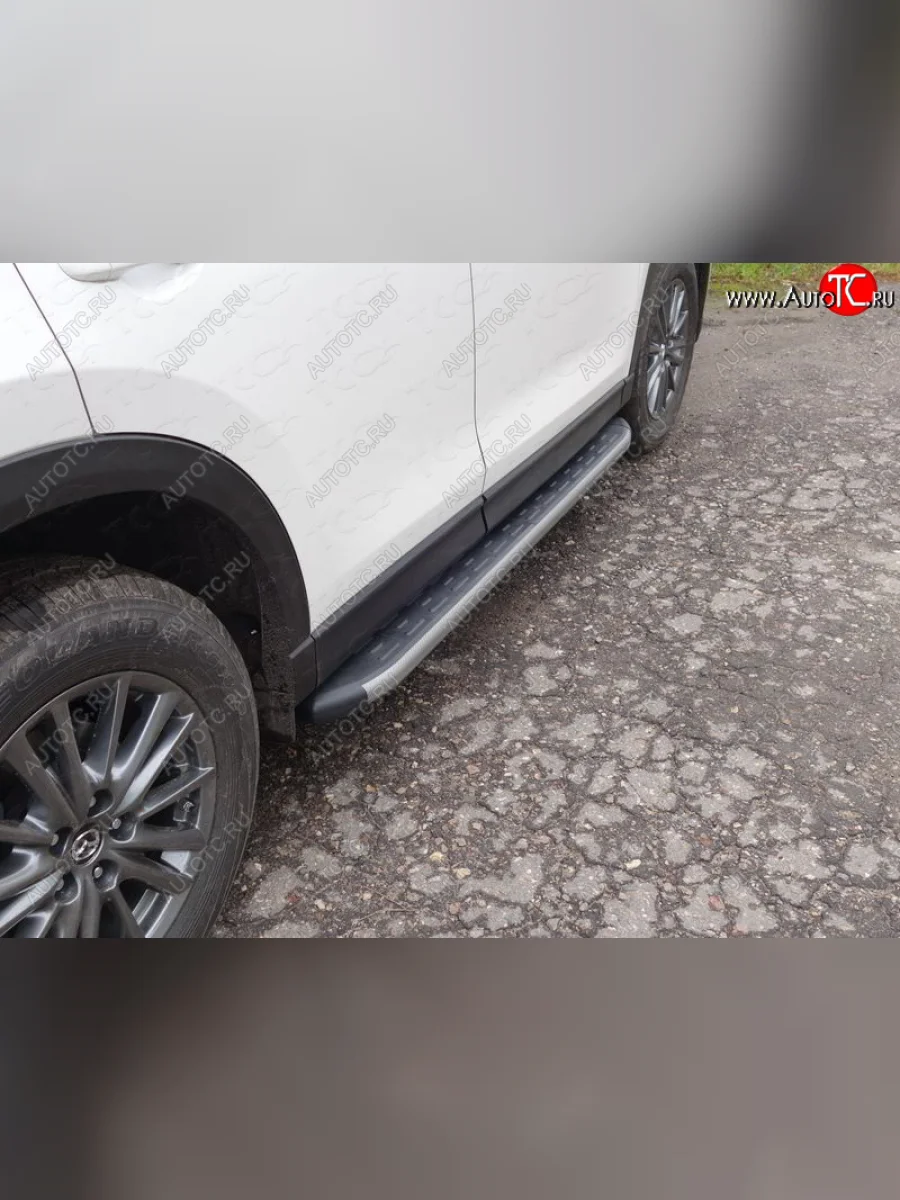 Пороги алюминиевые с пластиковой накладкой, ТСС Тюнинг Mazda CX-5 KF (2016-2025) (карбон серые)  в Воронеже Воронежской области