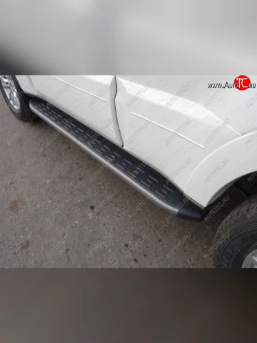 Пороги алюминиевые с пластиковой накладкой ТСС Тюнинг (карбон серые) Mitsubishi Pajero 4 V90 2-ой рестайлинг (2014-2020)