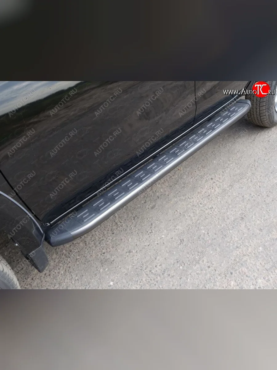 Пороги алюминиевые с пластиковой накладкой ТСС Тюнинг Mitsubishi L200 5 KK,KL рестайлинг (2018-2022) (карбон серые)  в Самаре Самарской области