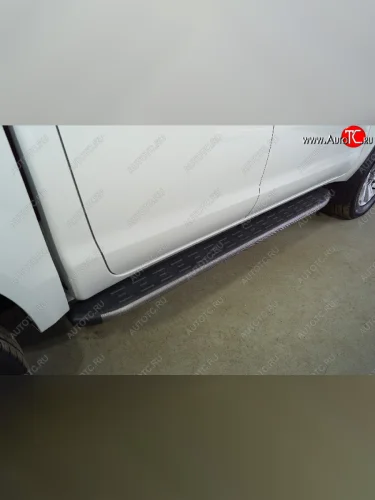 Пороги алюминиевые с пластиковой накладкой ТСС Тюнинг (карбон серые) JAC T6 пикап (2018-2024)